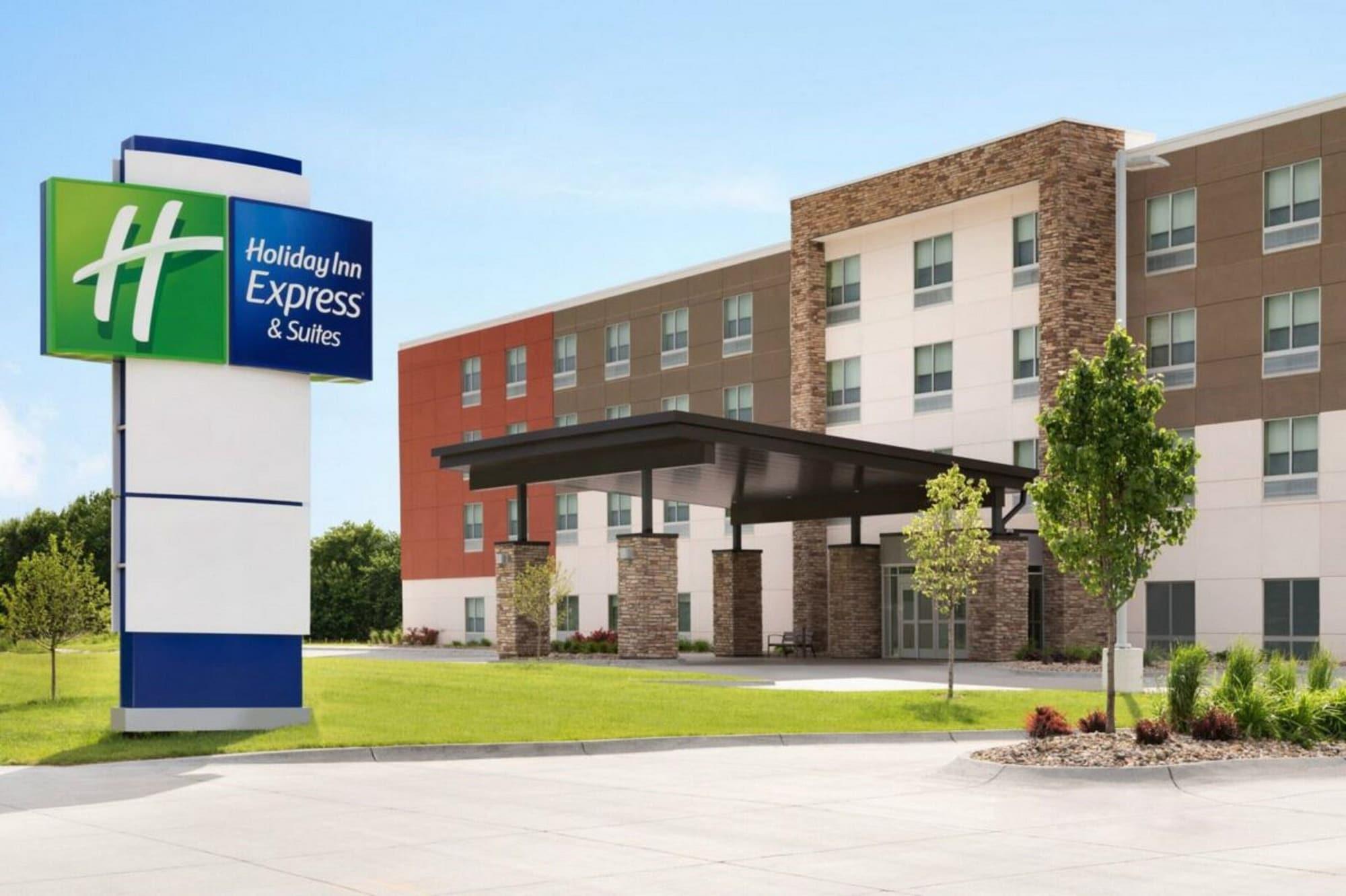 Express & - Airport Trail Ne By Ihg 3*