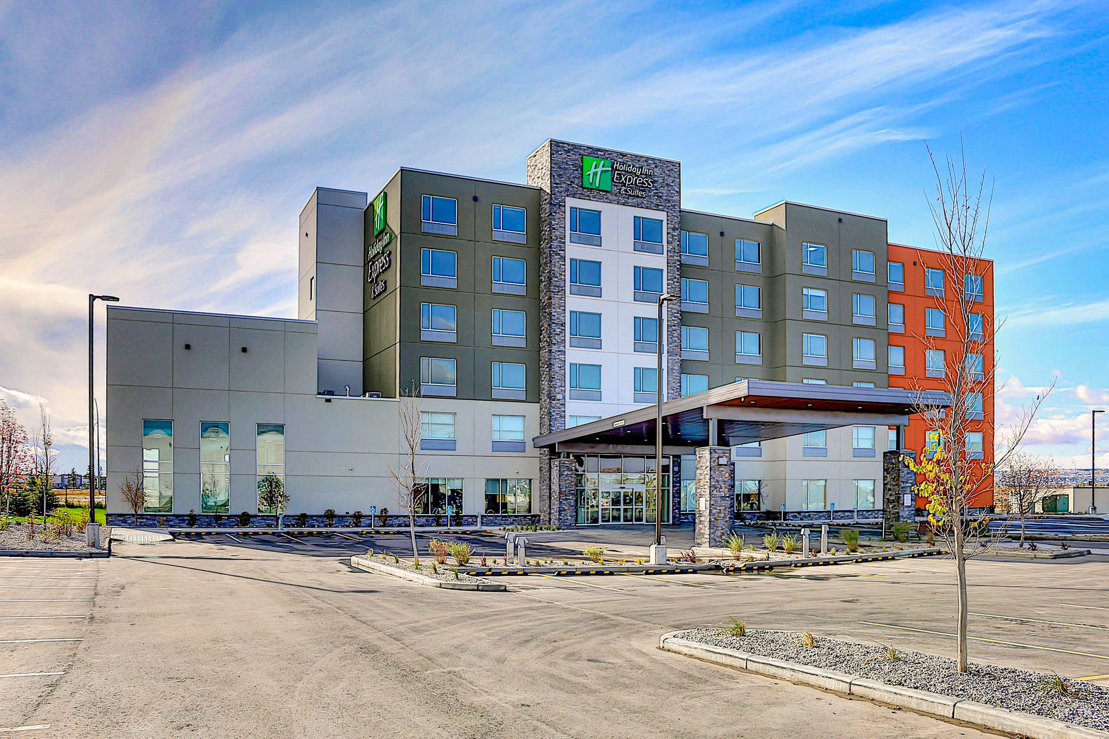 Express & - Airport Trail Ne By Ihg Hotel 3*