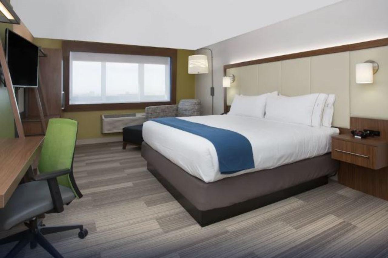 Hotel Express & - Airport Trail Ne By Ihg 3*