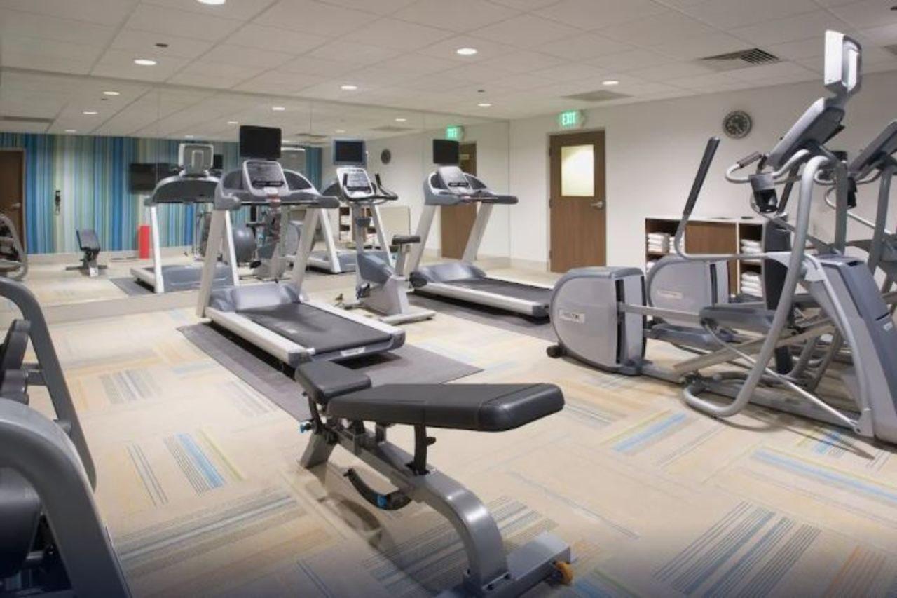 Express & - Airport Trail Ne By Ihg Hotel Calgary